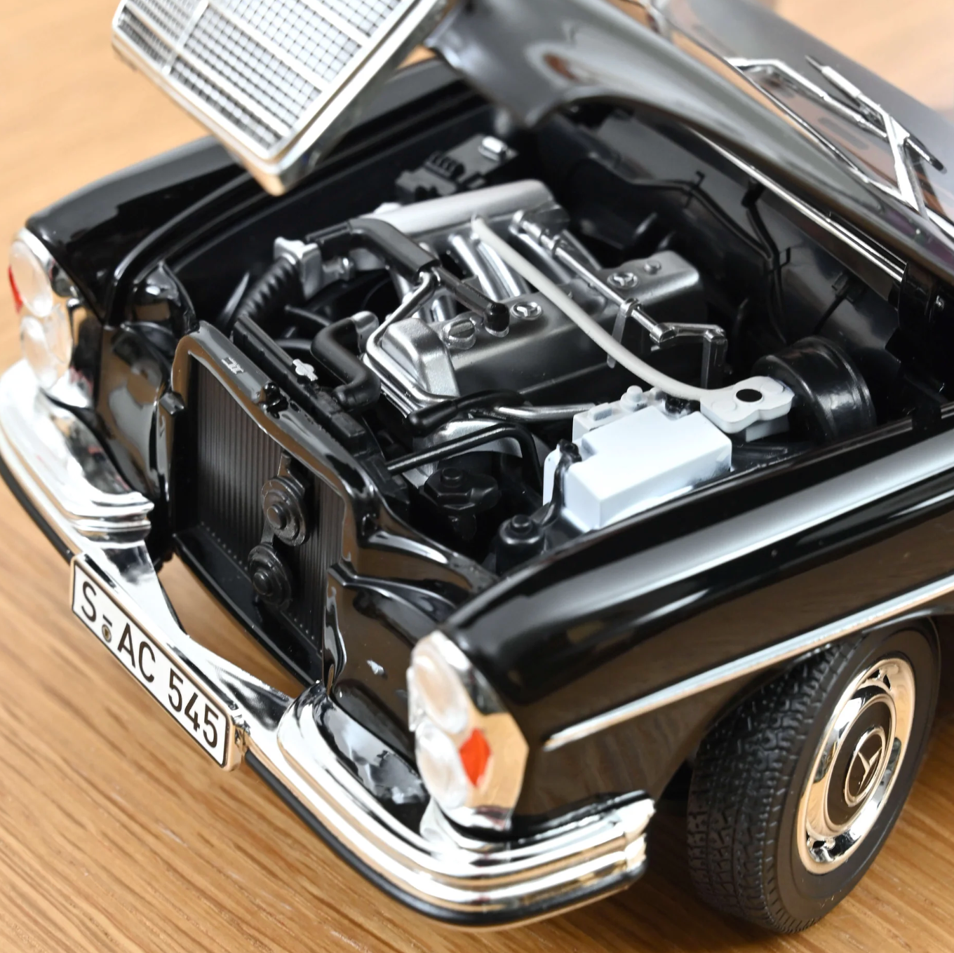 NOREV Mercedes-Benz 280 SE Black 1968 | 1:18 - PRE ORDER (25.06.2026)