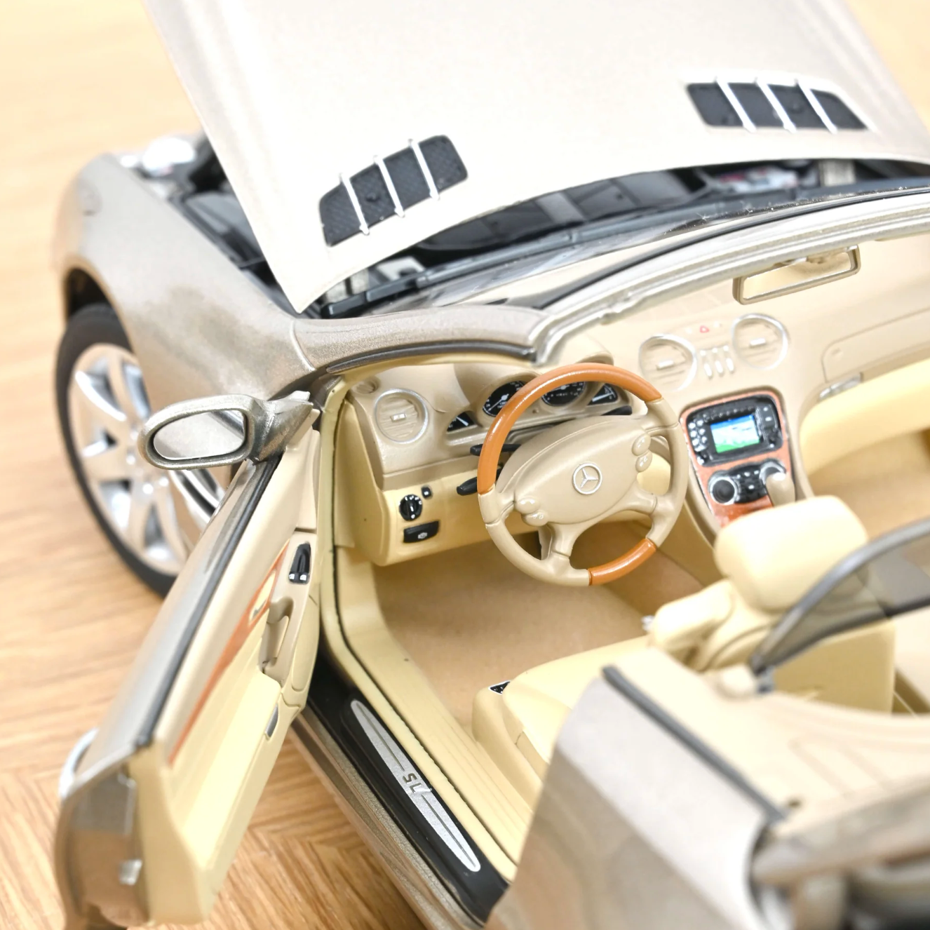 NOREV Mercedes-Benz SL 500 Travertine Beige 2003 | 1:18 - PRE ORDER (25.07.2026)