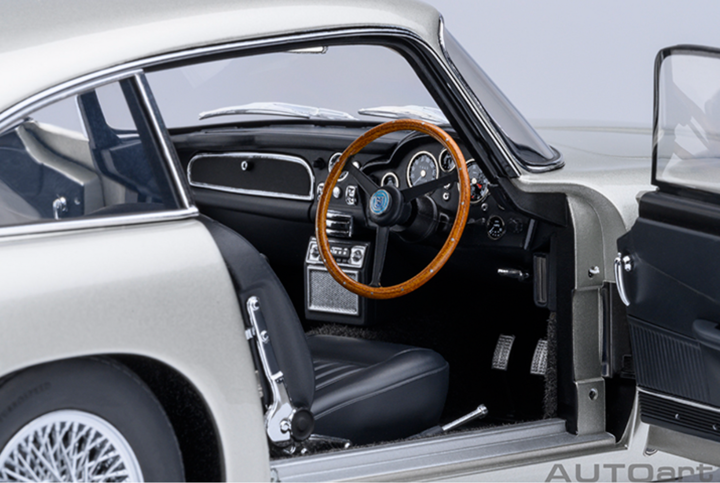 AUTOART Aston Martin DB5 1964 | Birch Silver 1:18