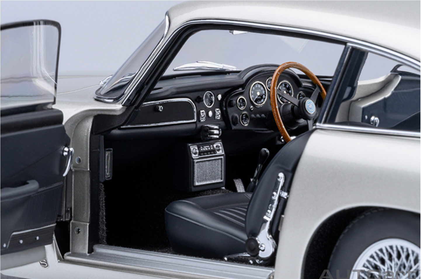 AUTOART Aston Martin DB5 1964 | Birch Silver 1:18