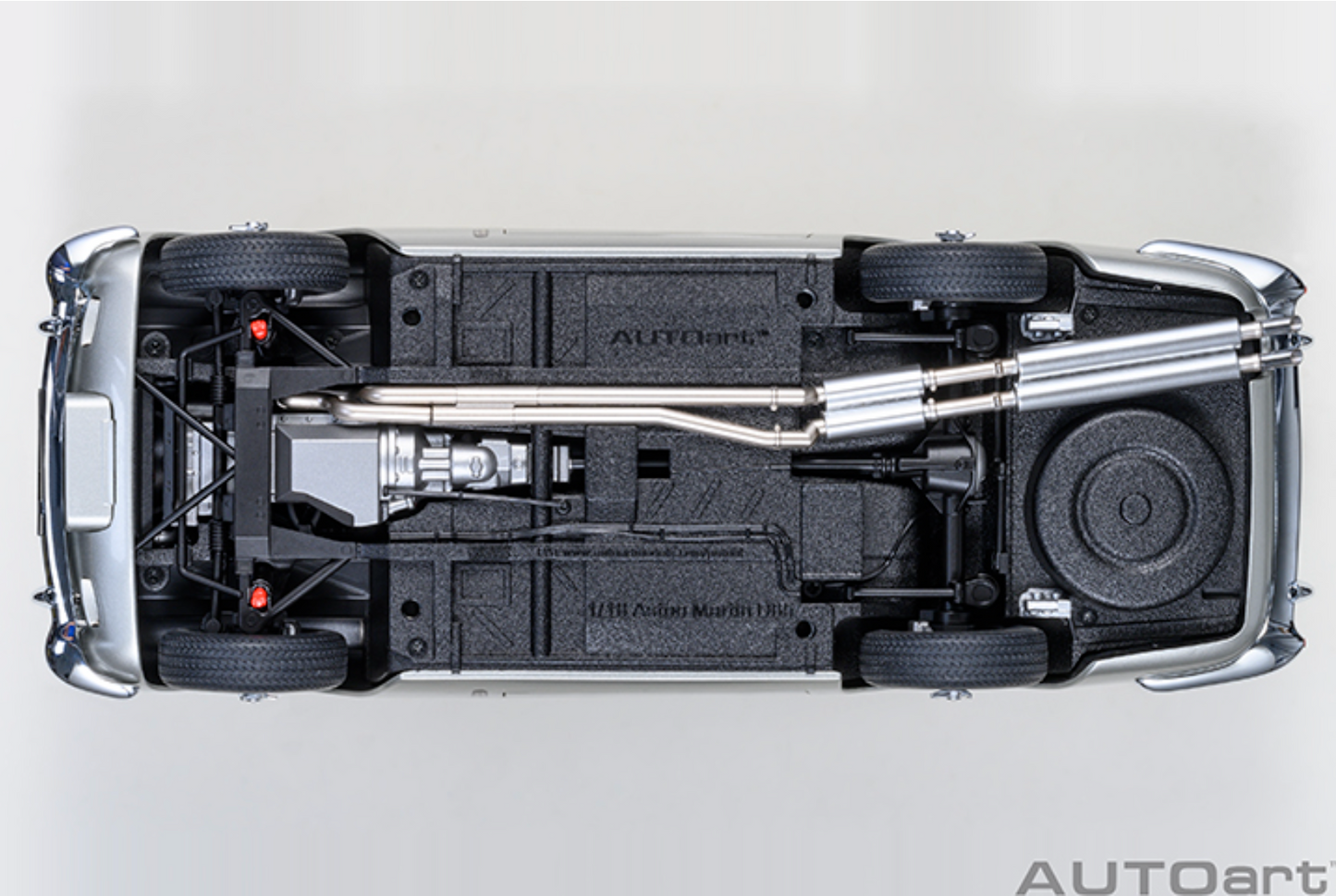 AUTOART Aston Martin DB5 1964 | Birch Silver 1:18