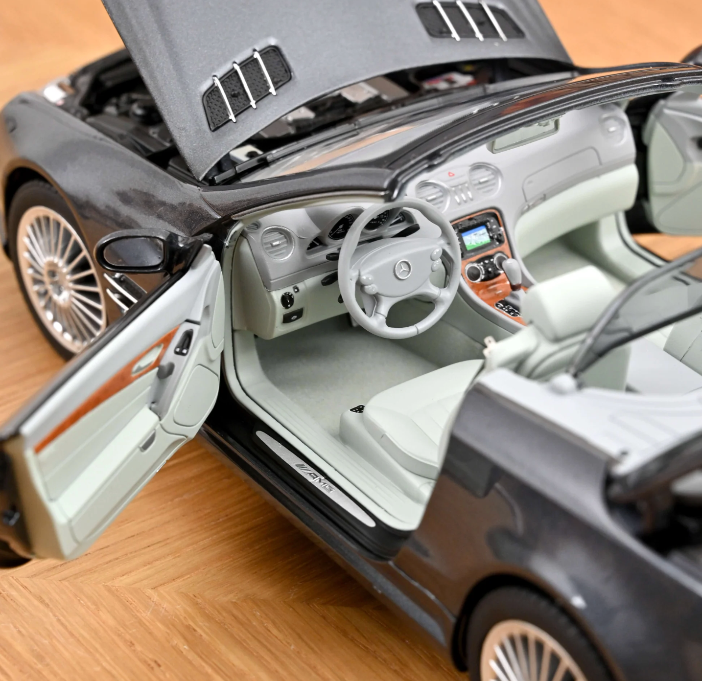 NOREV Mercedes-Benz SL 55 AMG 2003 Tactite Grey | 1:18 Limited Edition - PRE ORDER