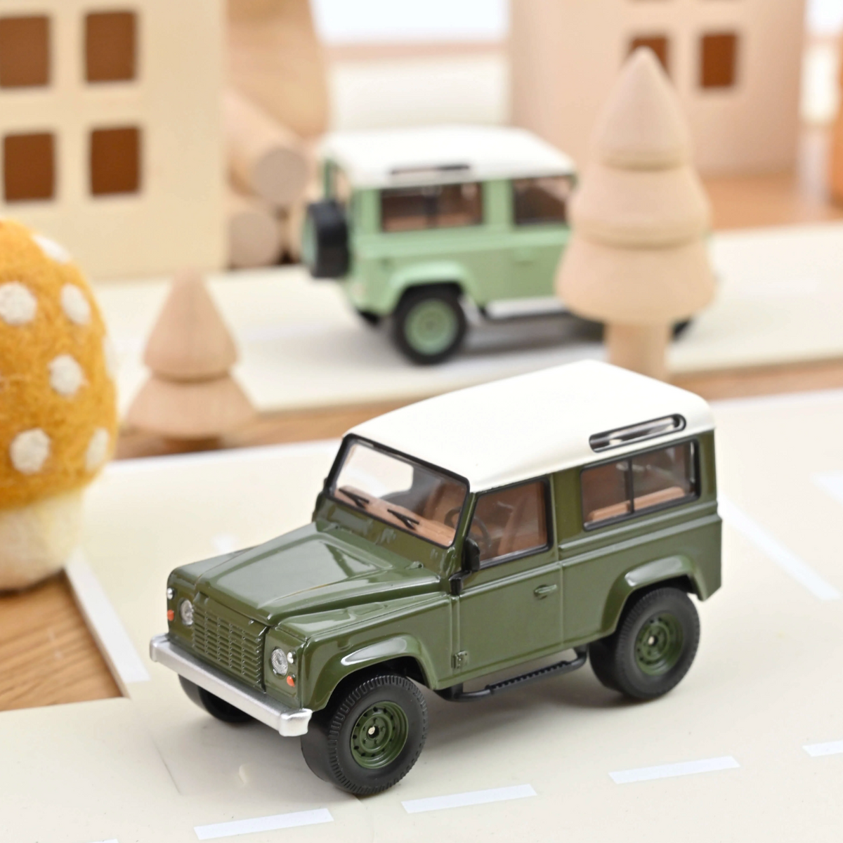 NOREV Land Rover Defender 1995 Olive Green/White | 1:43 Jet-car