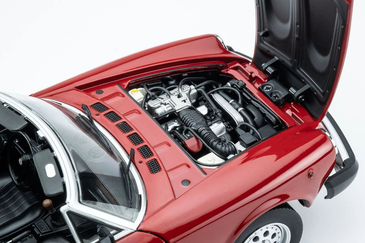 TOURING MODELCARS Fiat 124 Pininfarina Spider Europa 1982 - Pininfarina Rosso | 1:18