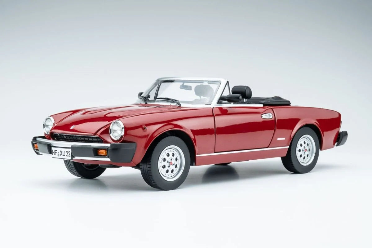 TOURING MODELCARS Fiat 124 Pininfarina Spider Europa 1982 - Pininfarina Rosso | 1:18