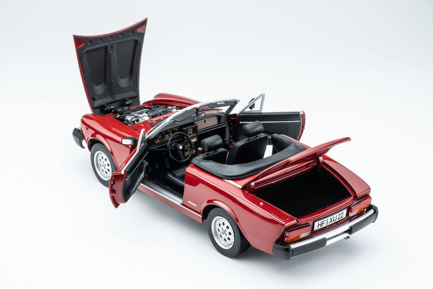 TOURING MODELCARS Fiat 124 Pininfarina Spider Europa 1982 - Pininfarina Rosso | 1:18