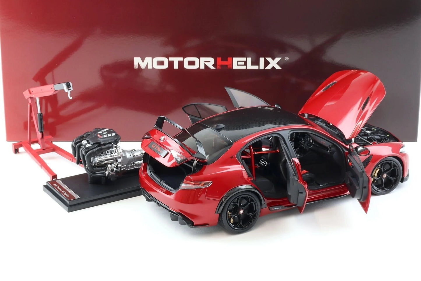 MOTORHELIX Alfa Romeo Giulia GTAm w/ Accessories | 1:18 Limited Edition (1299pz)