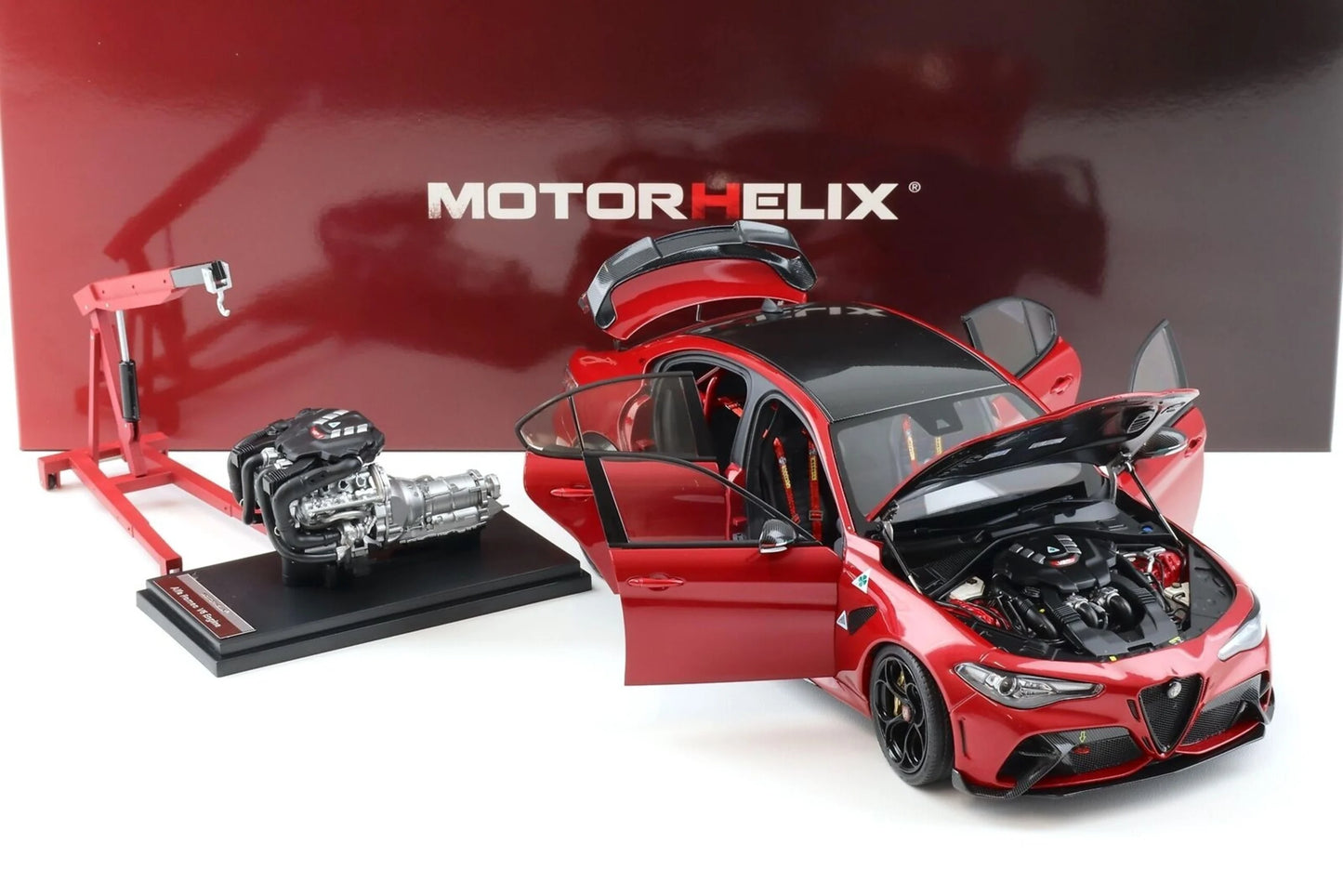 MOTORHELIX Alfa Romeo Giulia GTAm w/ Accessories | 1:18 Limited Edition (1299pz)