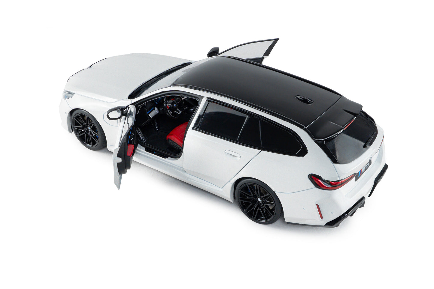 SOLIDO BMW M5 Touring Alpine White 2025 | 1:18