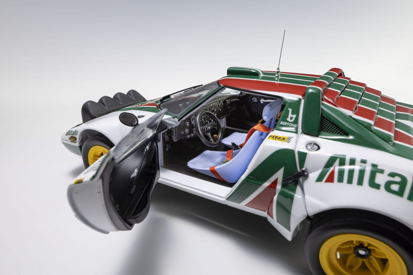 KYOSHO Lancia Stratos HF #4 Rally San Remo 1976 | 1:18