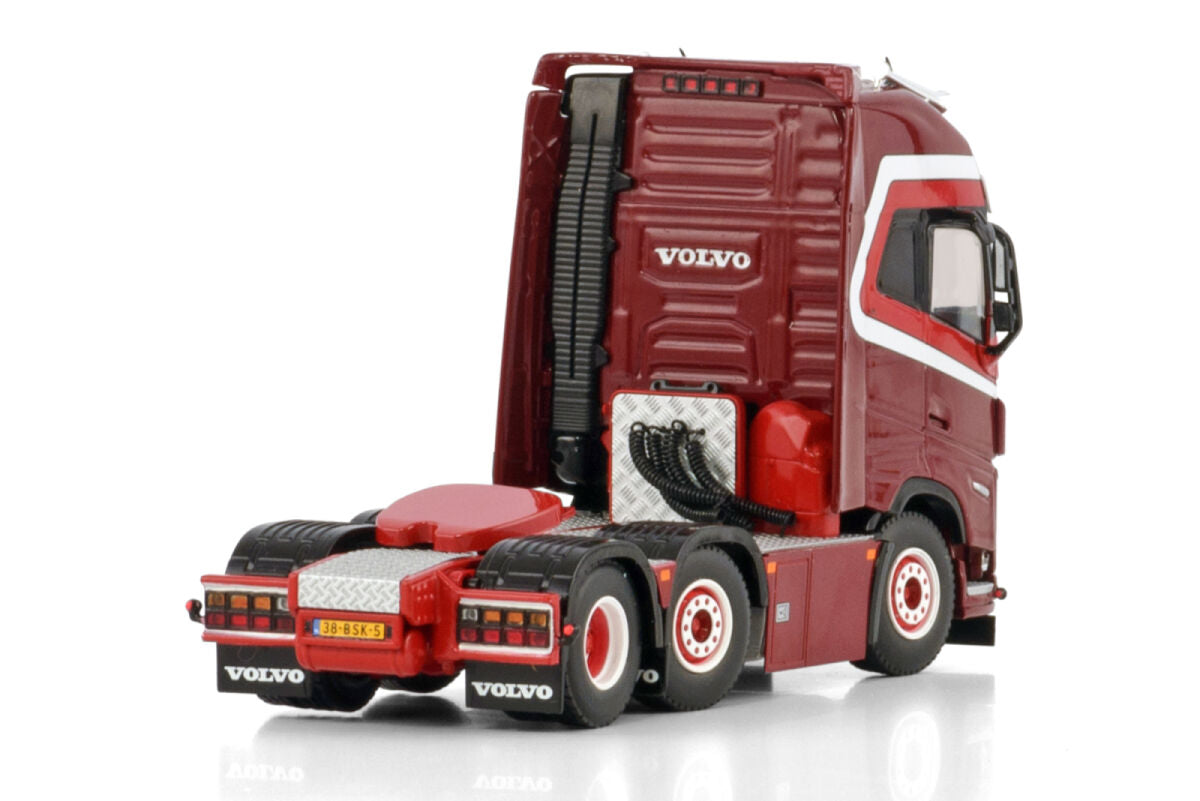WSI MODELS Volvo FH5 Globetrotter XL 6x2 | Kees Verhoef Transport 1:50